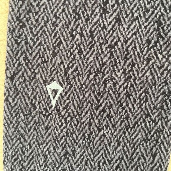 ivivva‎ by Lululemon Grey/Black Herringbone Print Leggings - Picture 2 of 5